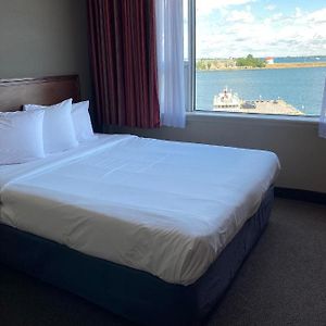 Small Queen Room Lake View